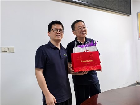 致敬韶華，感恩同行 