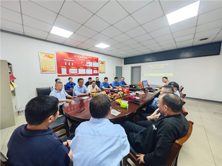 致敬奉獻(xiàn)歲月，溫情送別故人